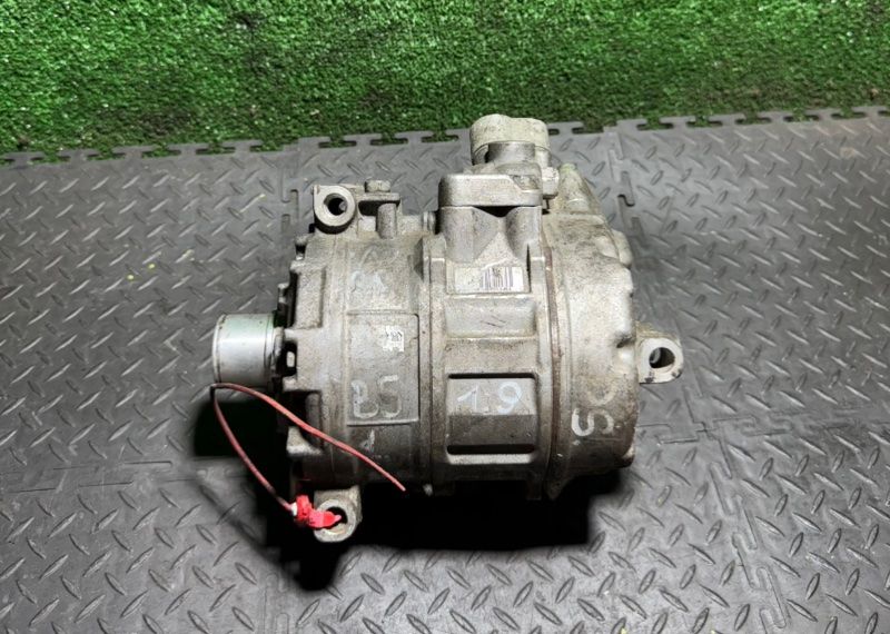 компрессор кондиционера Volkswagen Passat B5 1998, 8D0260808 - фото №1