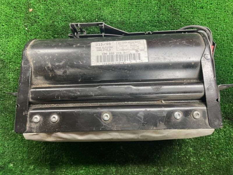 подушка безопасности пассажира Volkswagen Passat B5 1998, 3B0880204A - фото №1