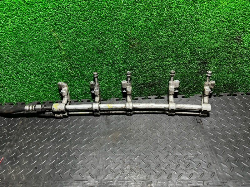 топливная рампа Volkswagen Touareg 1 поколение 2005, 2.5 л., 070133317C - фото №1