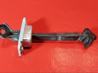 ограничитель открывания двери Mazda Demio 2 поколение [рестайлинг] DY 2007, D35058270A