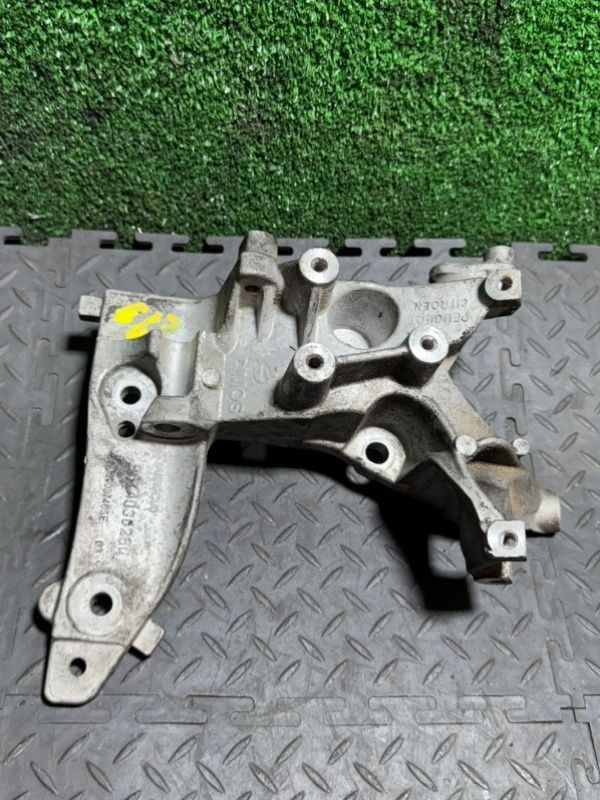 кронштейн генератора Peugeot 308 T7 2008, 9674030280 - фото №1