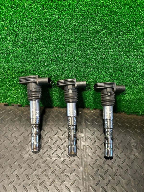 катушка зажигания Audi A4 B6 2004, 1.8 л., 06B905115R - фото №1