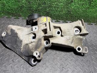 кронштейн генератора Renault Scenic 2 поколение [рестайлинг] 2006, 8200669495