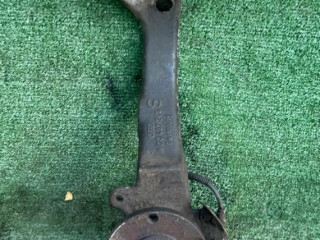 кулак поворотный правый Audi A4 B5 1998, 8D046725