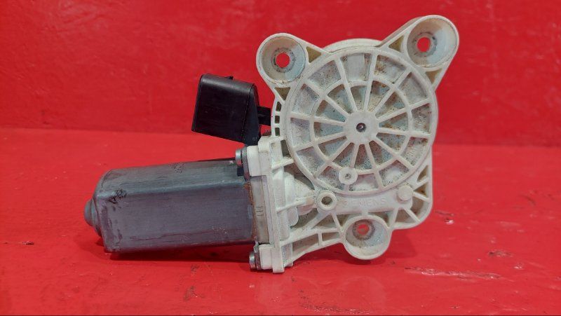 моторчик стеклоподъемника Mercedes-Benz C-Класс W203/S203/CL203 W203 2002, 271.946, 2037203046 - фото №1