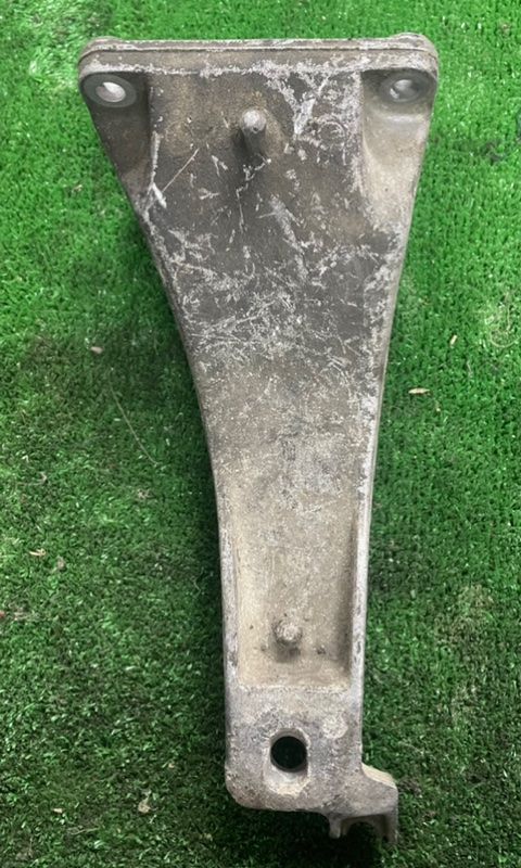 кронштейн двигателя Audi A4 B6 2006, 8E0199307S - фото №1