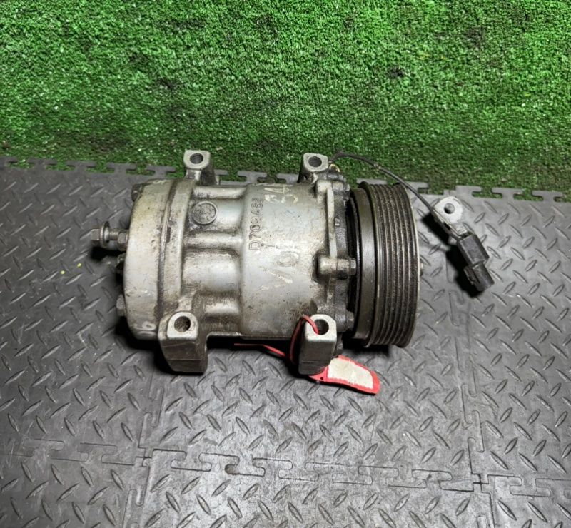 компрессор кондиционера Volvo V40 1 поколение 1999, 8200040681 - фото №1