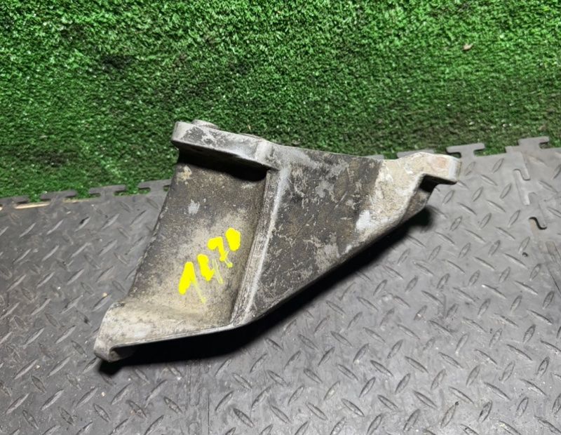 кронштейн двигателя Volkswagen Passat B5 1998, 1.9 л., 8D0199307L - фото №1