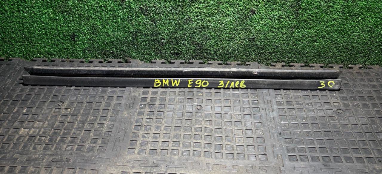 Уплотнитель стекла BMW 3 серия E90/E91/E92/E93 2005 - фото №1
