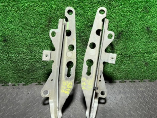 петля капота Volvo V70 2 поколение 2004, 2.4 л., 30745018