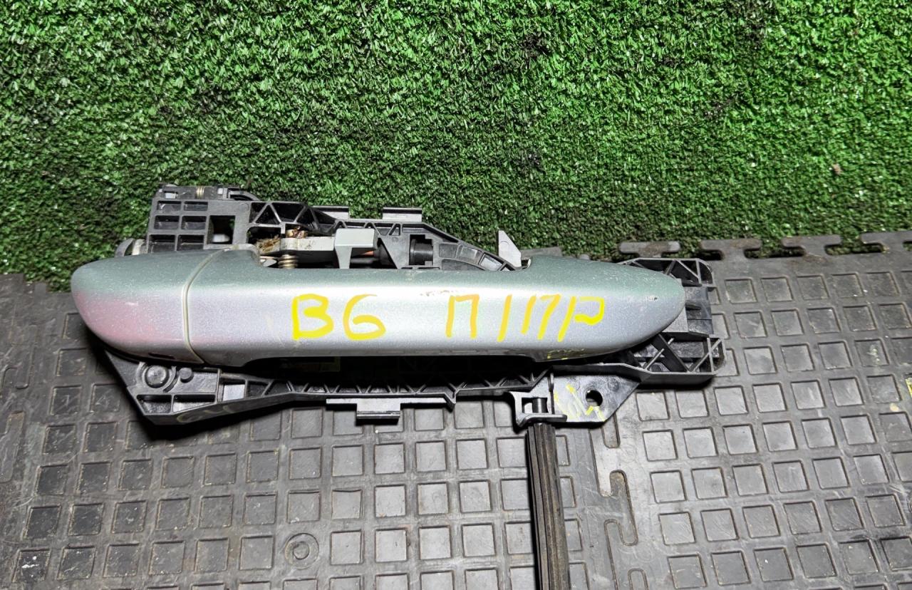 ручка наружная Volkswagen Passat B6 2006, 2.0 л., дизель, МКПП, универсал, 3C0837886 - фото №1