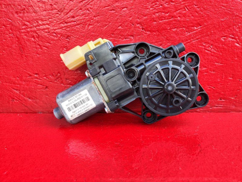 моторчик стеклоподъемника передний правый Mini Cooper 2 поколение R56 2007, 67622757044, 2757044 - фото №1