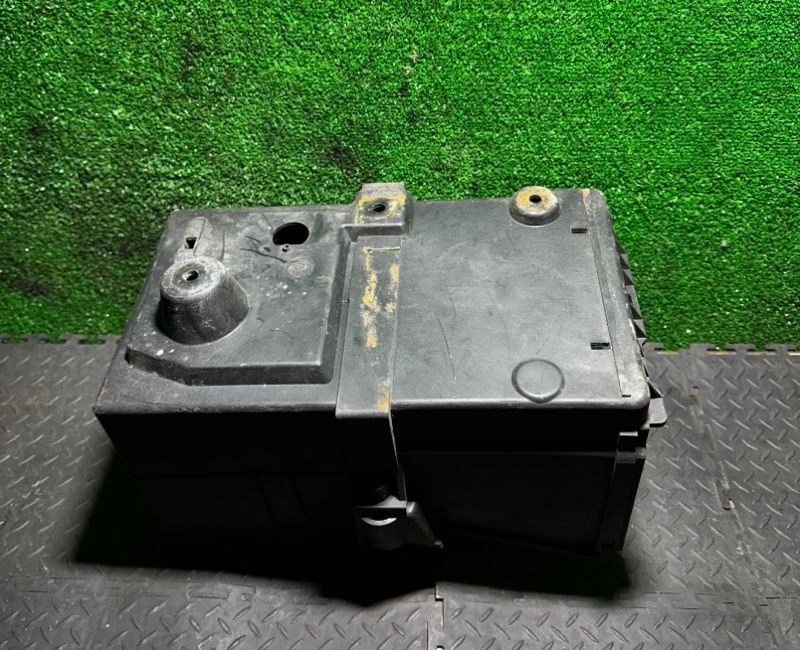 полка аккумулятора Ford Focus 2 поколение 2005, 4M5110723 - фото №1