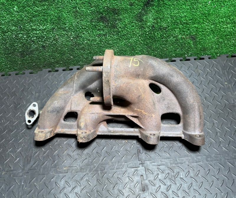 коллектор выпускной Volkswagen Passat B5 2001, 2.0 л., 068253033N - фото №1