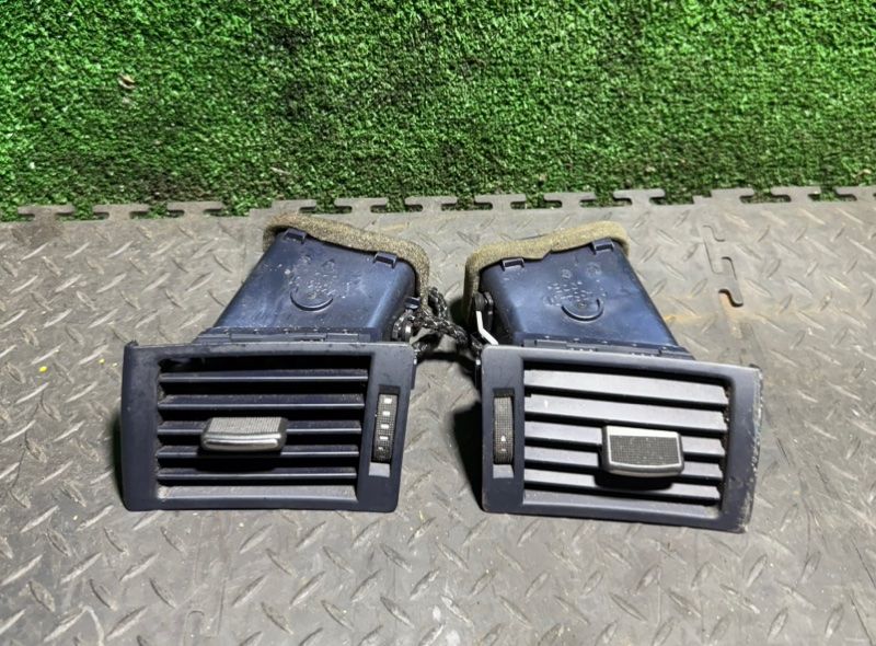 дефлектор обдува салона Audi A4 B6 2004, 8E0820902F - фото №1