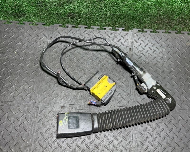 замок ремня безопасности BMW 5 серия E60/E61 2004, 2.0 л., 561272102B - фото №1
