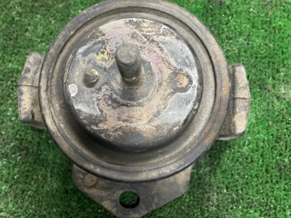 подушка крепления двигателя Mitsubishi Pajero 3 поколение 2001, 3.2 л., MR374898