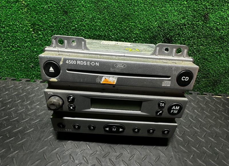 магнитола Ford Fusion 1 поколение 2004, 4S6118C815AA - фото №1