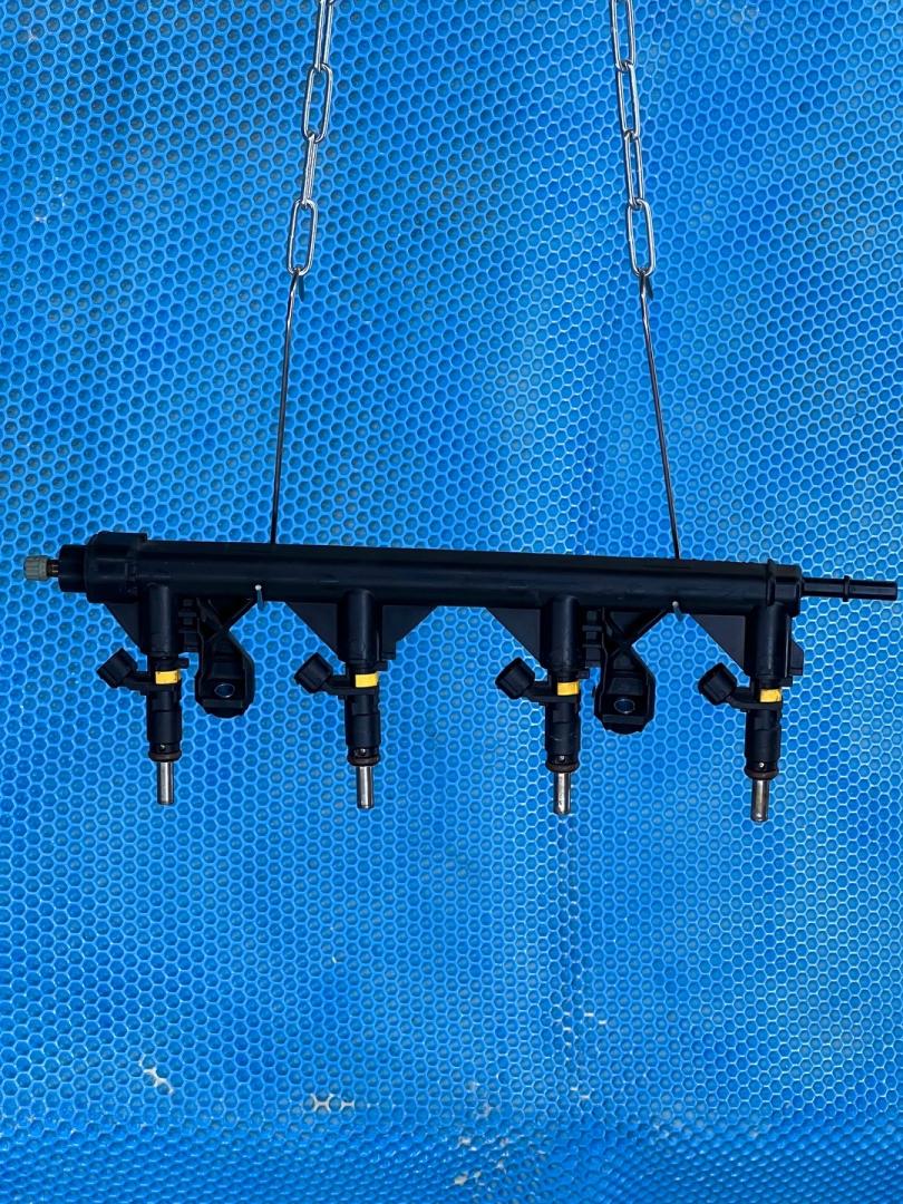 форсунка Citroen C4 2 поколение 2014, 1.6 л., 5FS (EP6C), бензин, АКПП, V75756458002, 210812378, V75281768007, D232B07869 - фото №1