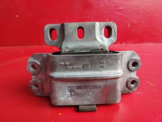 подушка крепления двигателя Volkswagen Passat B6 2006, 3C0199555P