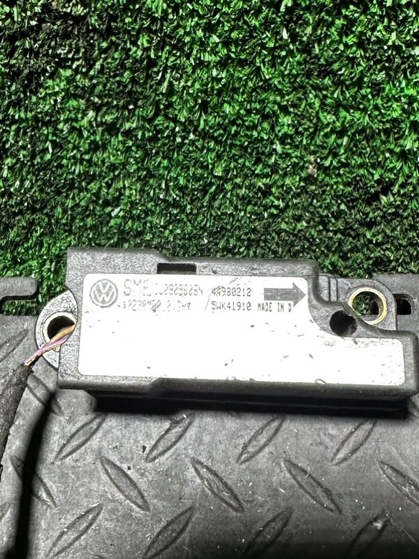 датчик удара Volkswagen Passat B5 1999, 1J0909606N - фото №1