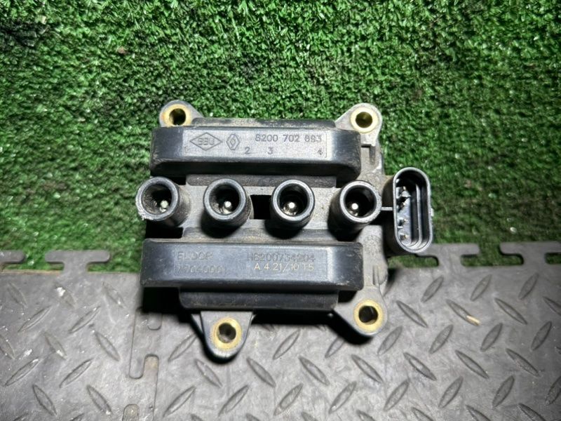 катушка зажигания Renault Clio 3 поколение 2009, 1.2 л., 8200702693 - фото №1