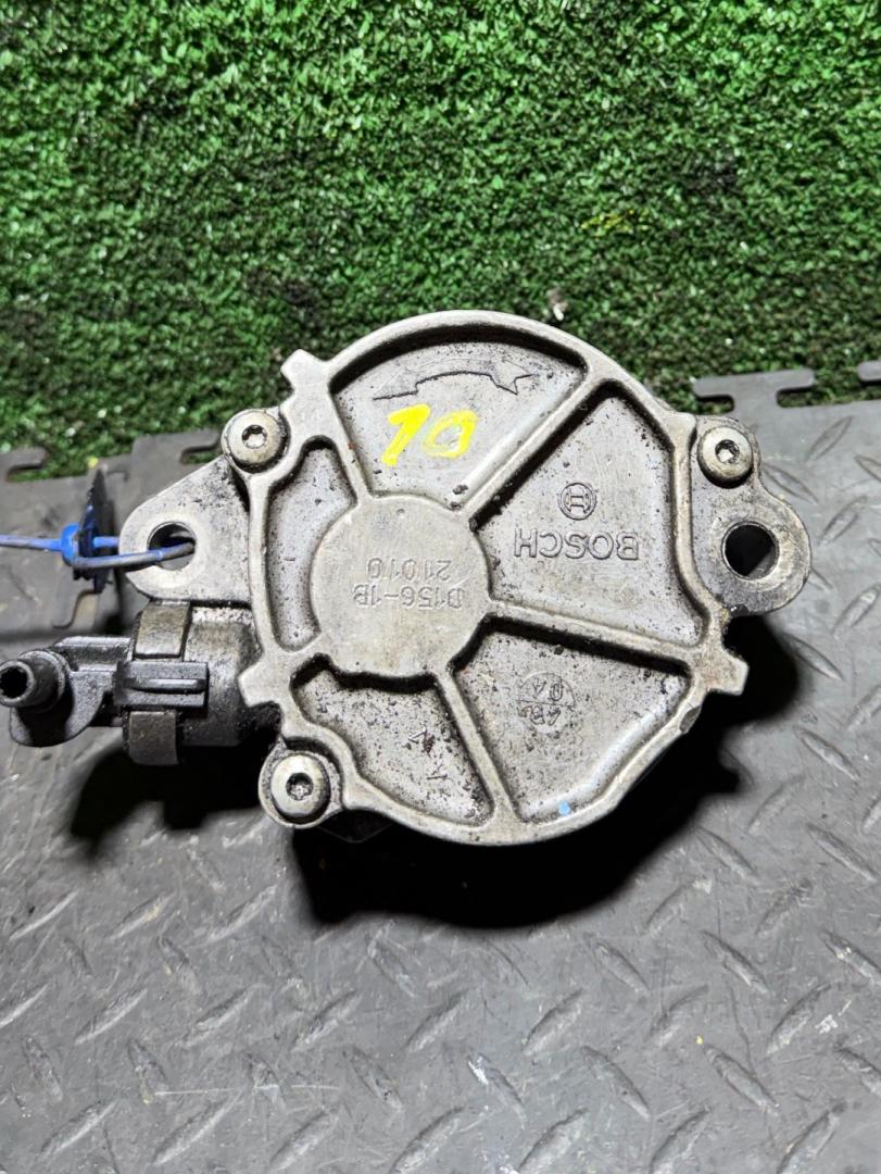 насос вакуумный Ford Focus 2 поколение 2006 - фото №1
