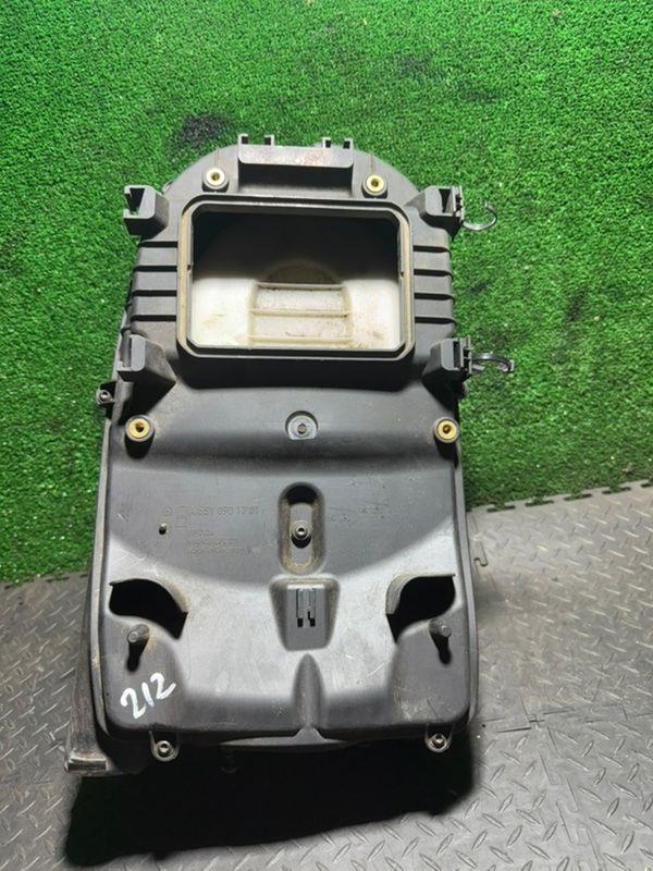 корпус воздушного фильтра Mercedes-Benz C-Класс W204/S204 2008, A6510901701 - фото №1