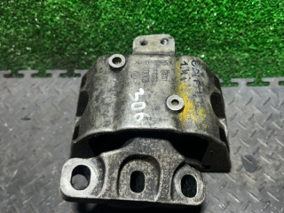 подушка крепления двигателя Volkswagen Golf 4 поколение 2000, 1J0199262