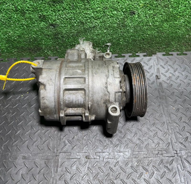 компрессор кондиционера Audi A4 B6 2005, 1.8 л., 8E0260805F - фото №1