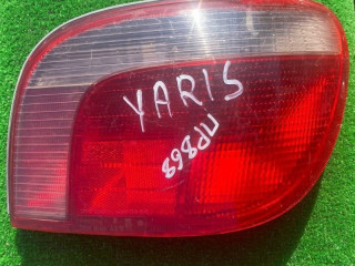фонарь задний правый Toyota Yaris P1 2001