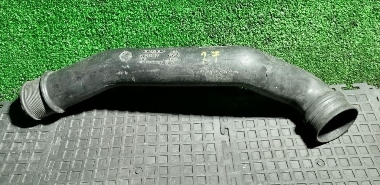 патрубок интеркулера Volvo V40 1 поколение 1998, 30617190 - фото №1