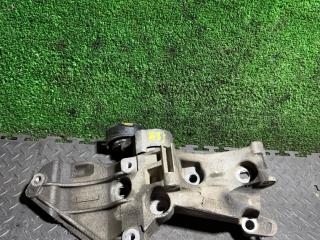 кронштейн генератора Renault Scenic 2 поколение 2005, 8200327134