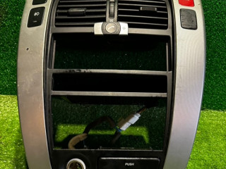 консоль салона Hyundai Tucson 1 поколение 2008, 2.0 л.