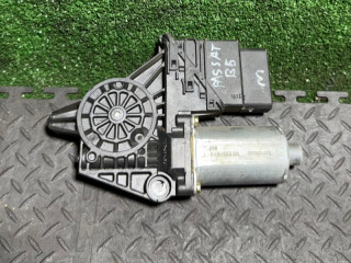 моторчик стеклоподъемника задний левый Volkswagen Passat B5 1998, 130821697