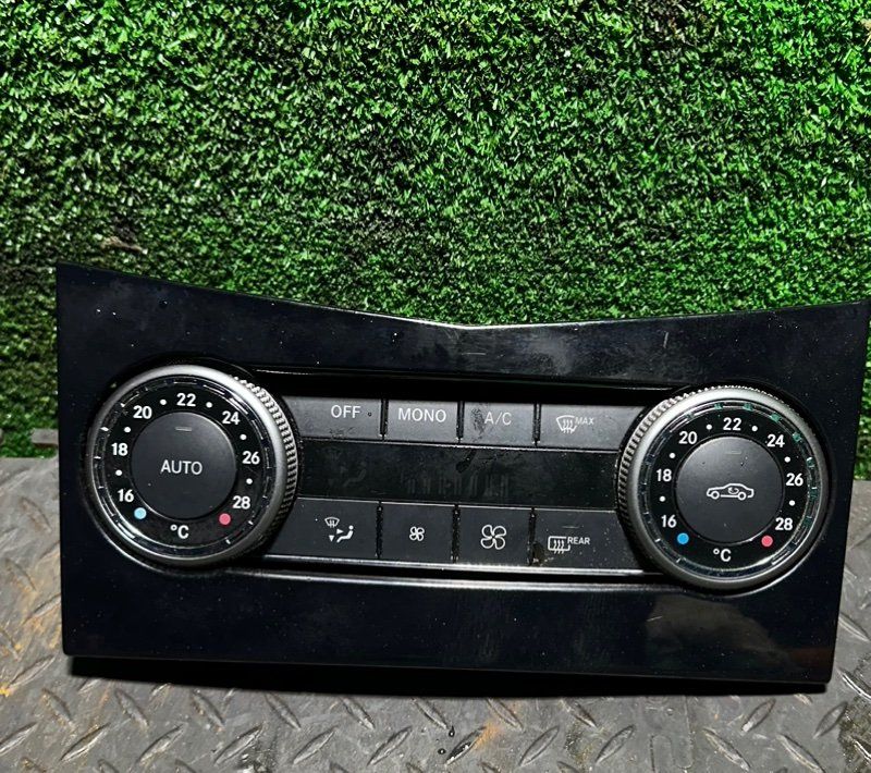 блок управления печки / климат-контроля Mercedes-Benz C-Класс W204/S204 2010, 2048305790 - фото №1