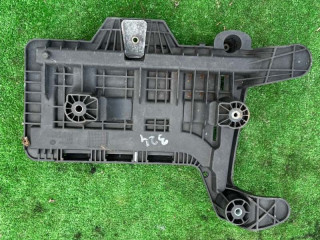 полка аккумулятора Volkswagen Passat B6 2006, 1K0915333B