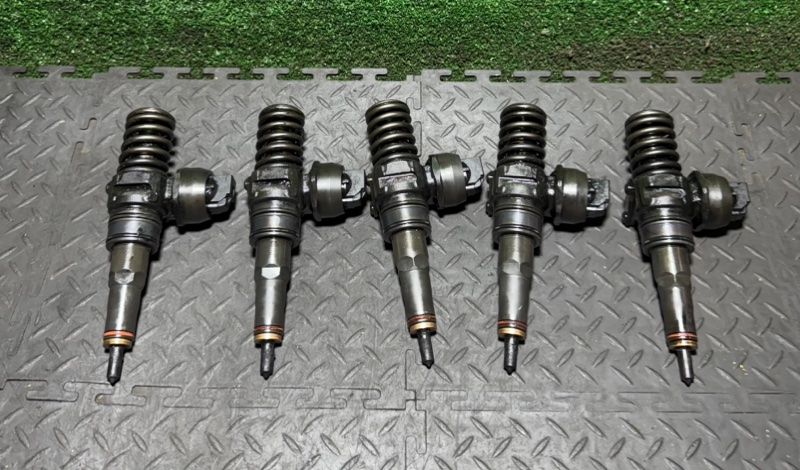 форсунка Volkswagen Transporter T5 2006, 2.5 л., 07Z130073F - фото №1