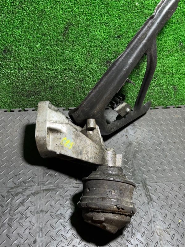 кронштейн двигателя Mercedes-Benz E-Класс W211/S211 2004, 2.2 л., A6112230704 - фото №1