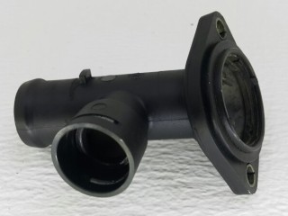 фланец (тройник) системы охлаждения Volkswagen Passat B6 2006, 2.0 л., BKP, дизель