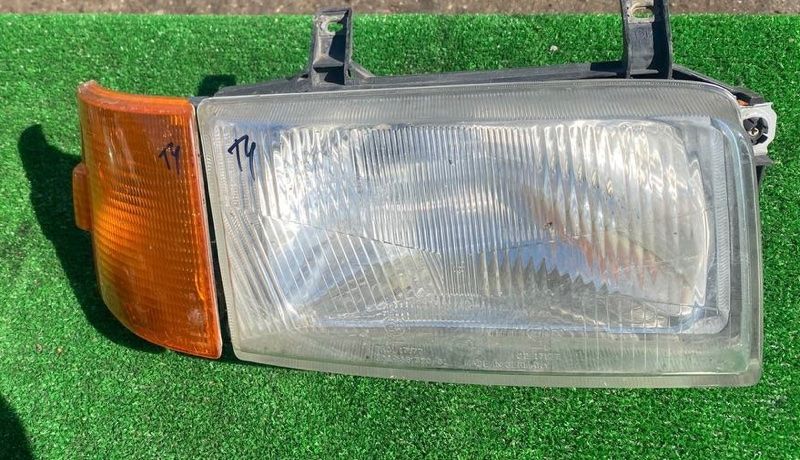фара правая Volkswagen Transporter T4 1999, 2.4 л., 701953050B - фото №1