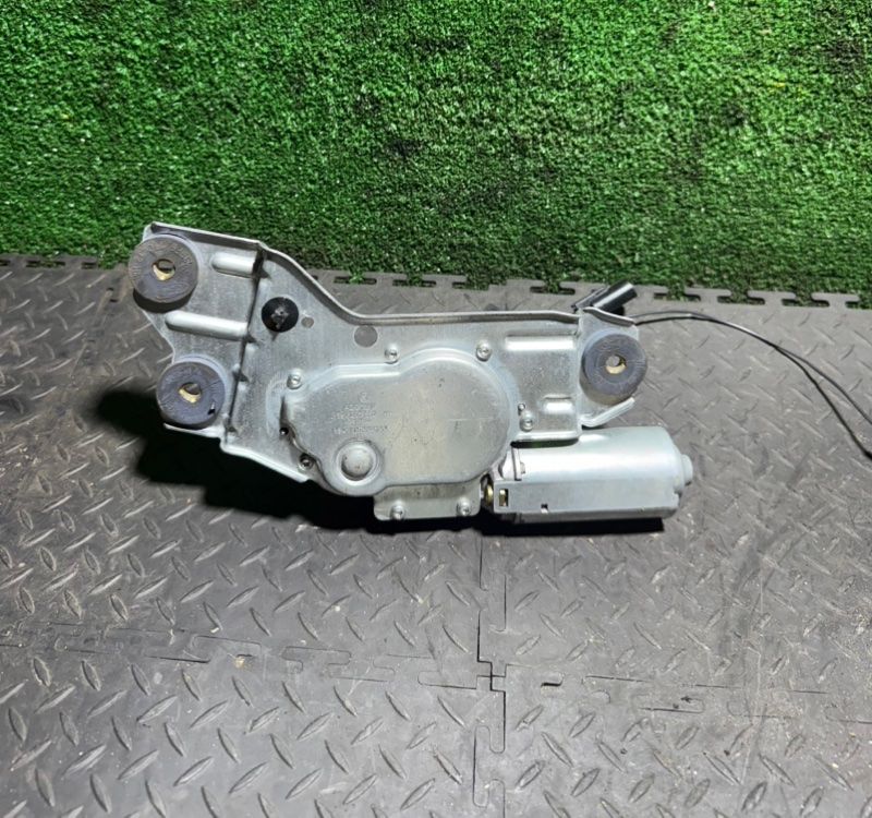 моторчик заднего стеклоочистителя (дворника) Ford Focus 1 поколение 2001, 390201552 - фото №1