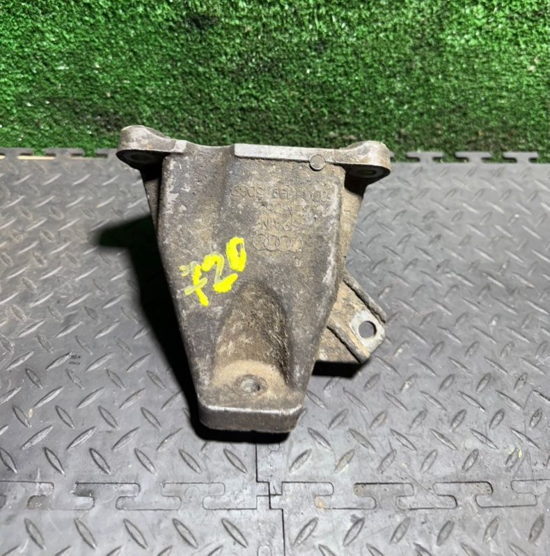кронштейн двигателя Volkswagen Passat B5 1998, 8D0199308D - фото №1