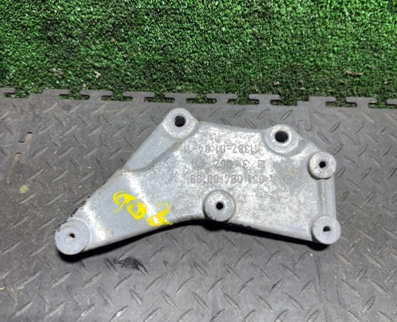 кронштейн (крепление) Mercedes-Benz E-Класс W212/S212/C207/A207 2012, 2.2 л., A6510940039 - фото №1