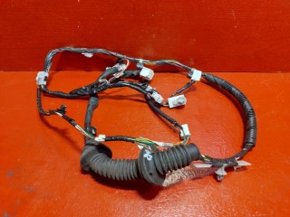 проводка (коса) двери Toyota Avensis 3 поколение (T270) 2011, 2.0 л., 1AD-FTV, дизель, 8215105660