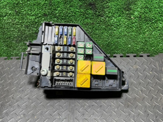 блок предохранителей Land Rover Freelander 1 поколение [рестайлинг] 2004, 2.0 л.