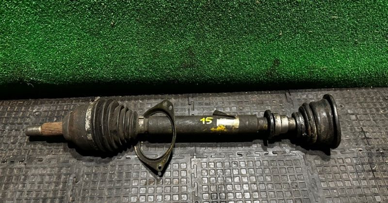 полуось передняя левая (приводной вал, ШРУС) Renault Laguna 2 поколение 2004, 1.9 л., 8200079913 - фото №1