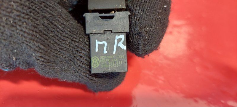 кнопка стеклоподъемника двери Volkswagen Golf 4 поколение 2004, 1F0959855 - фото №1