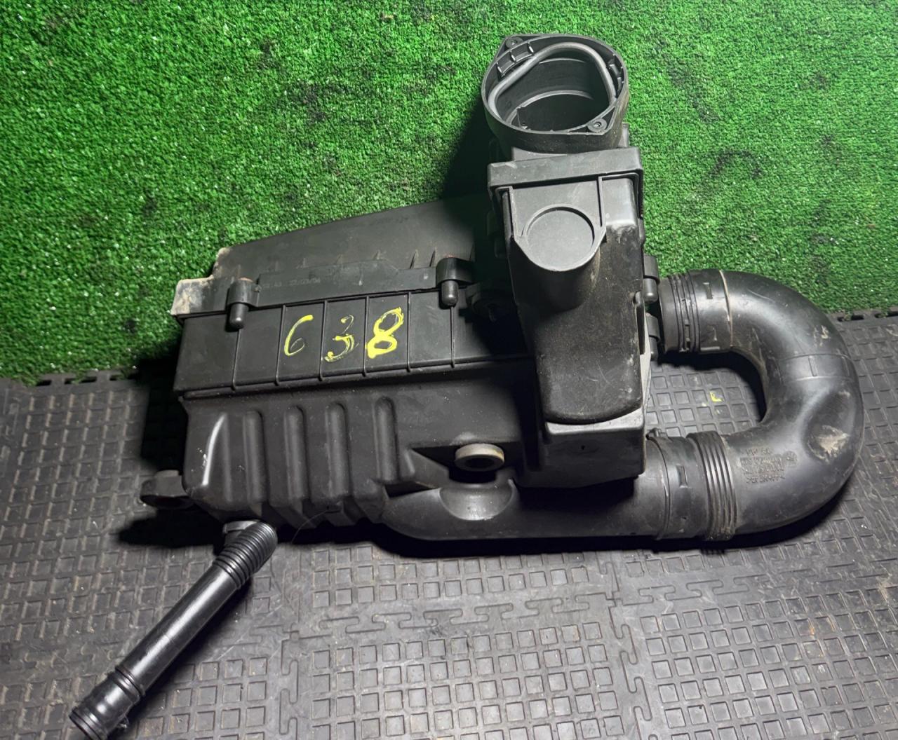 корпус воздушного фильтра Volkswagen Passat B6 2006, 2.0 л., дизель, МКПП, универсал, 3C0129601A - фото №1