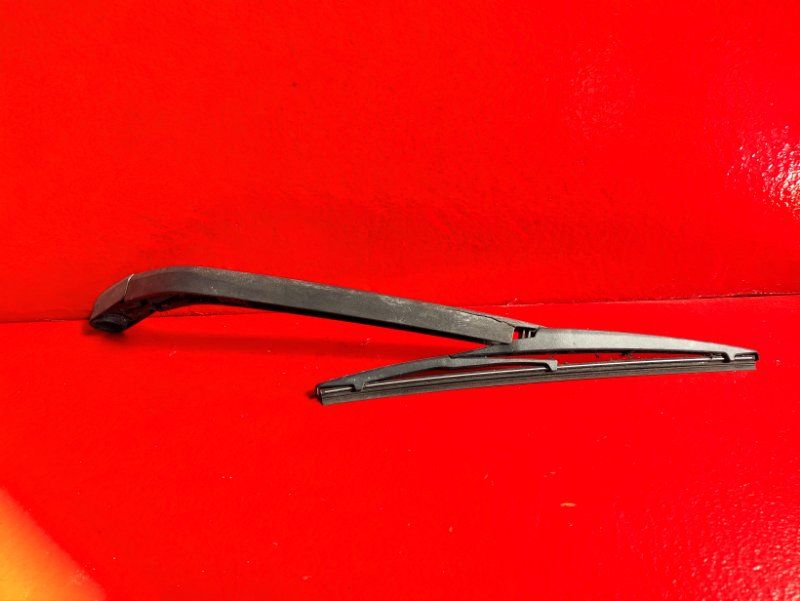 Поводок щетки стеклоочистителя Toyota Yaris XP9 2007, 8524152120 - фото №1